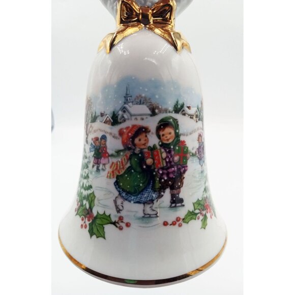 Porcelain Bell Avon Christmas 1986 Wreath Handle Vintage 5 Inch Holiday Scene - Picture 2 of 15
